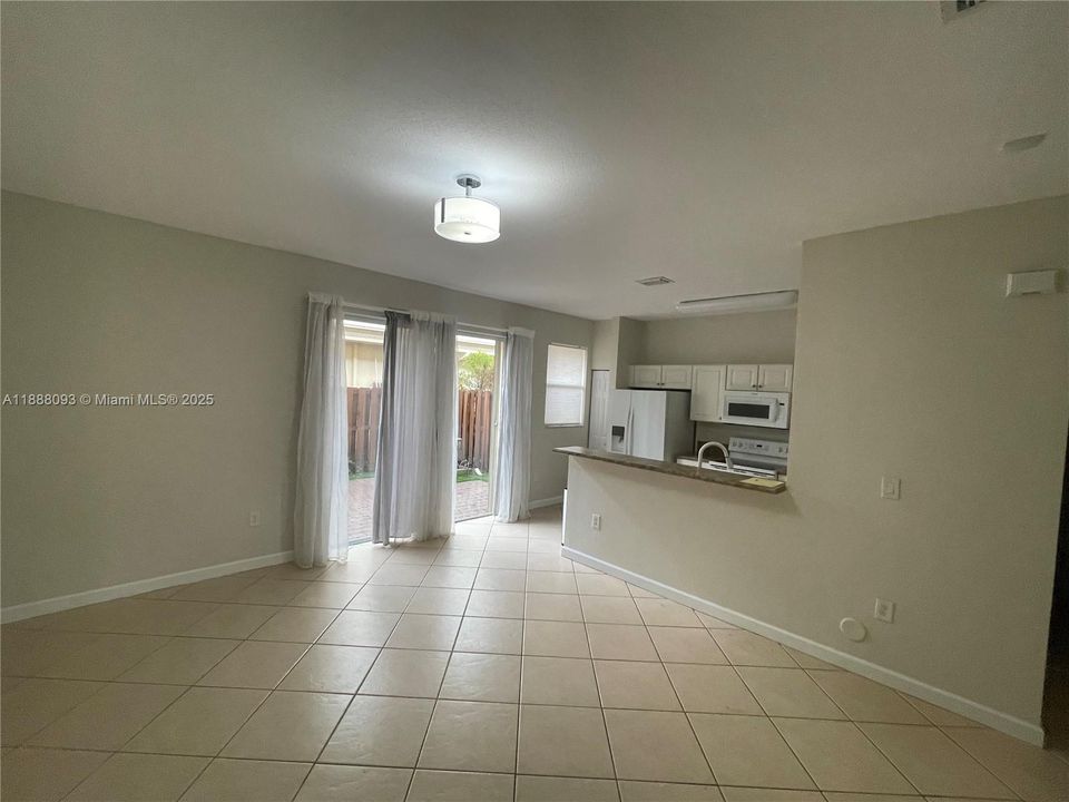 Active With Contract: $3,000 (3 beds, 2 baths, 1733 Square Feet)