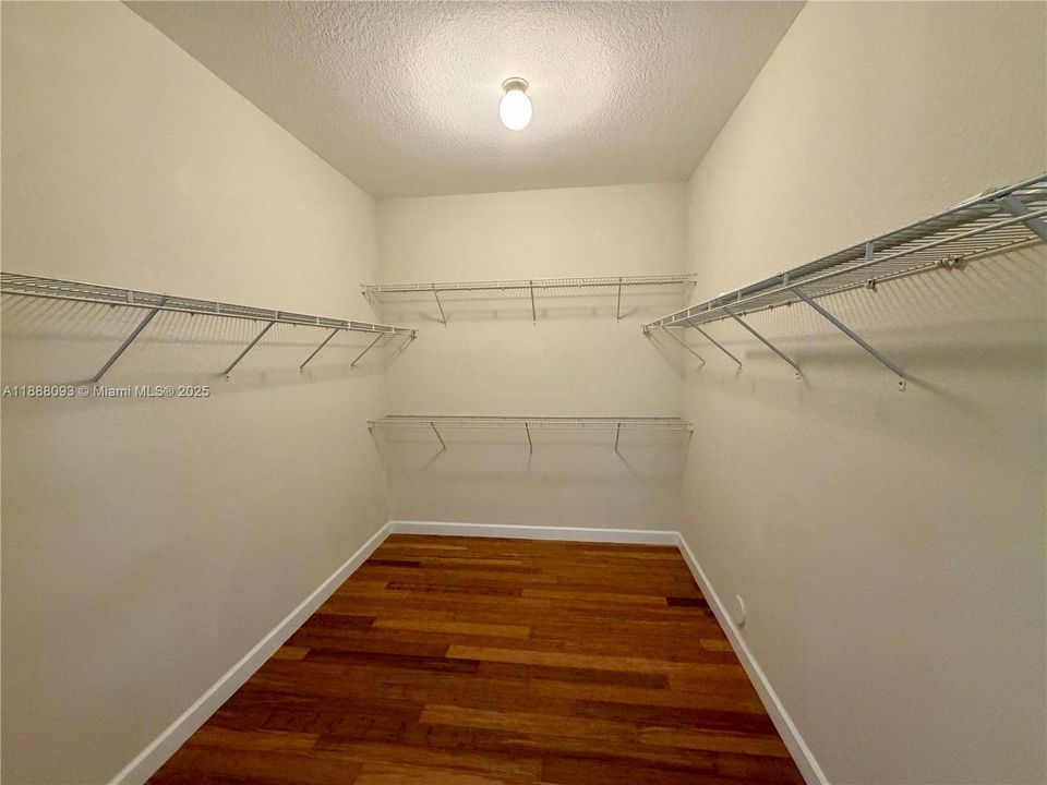 Active With Contract: $3,000 (3 beds, 2 baths, 1733 Square Feet)