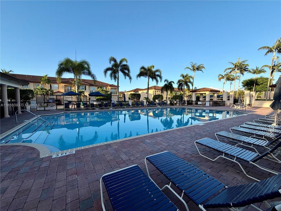 Active With Contract: $3,000 (3 beds, 2 baths, 1733 Square Feet)