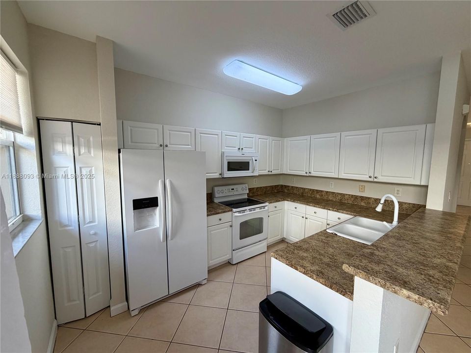 Active With Contract: $3,000 (3 beds, 2 baths, 1733 Square Feet)