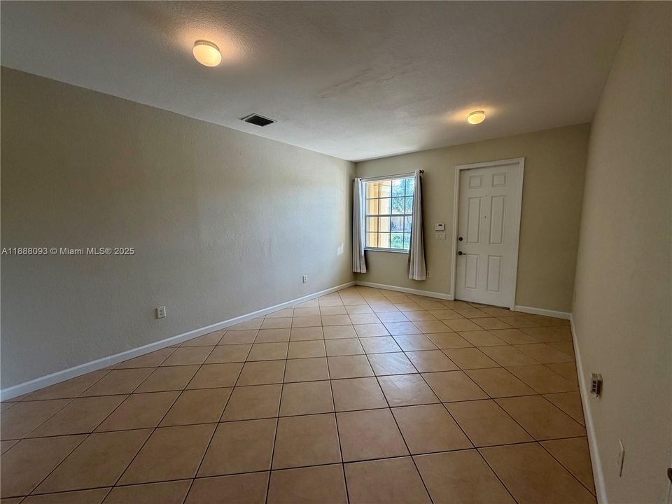 Active With Contract: $3,000 (3 beds, 2 baths, 1733 Square Feet)