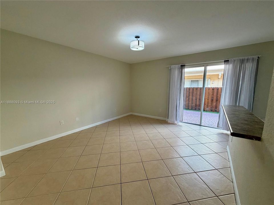 Active With Contract: $3,000 (3 beds, 2 baths, 1733 Square Feet)