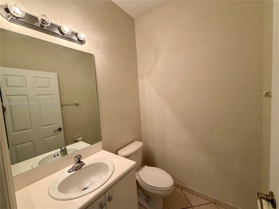 Active With Contract: $3,000 (3 beds, 2 baths, 1733 Square Feet)