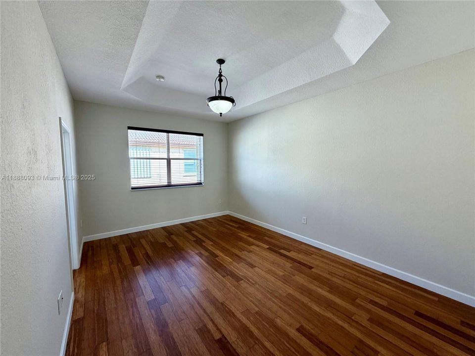 Active With Contract: $3,000 (3 beds, 2 baths, 1733 Square Feet)