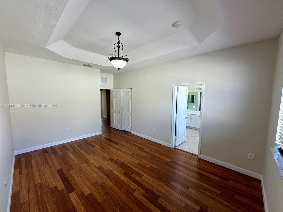 Active With Contract: $3,000 (3 beds, 2 baths, 1733 Square Feet)