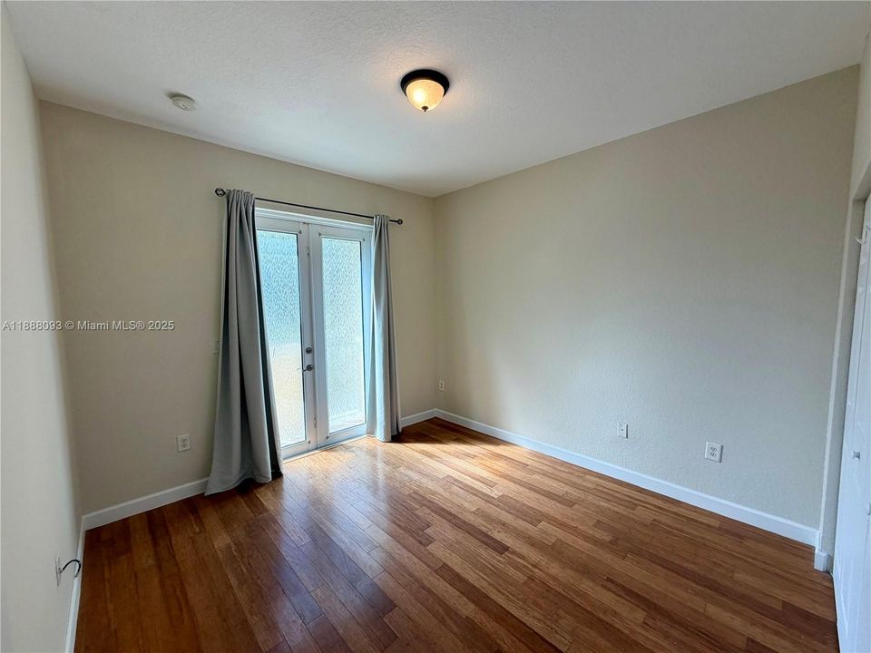 Active With Contract: $3,000 (3 beds, 2 baths, 1733 Square Feet)