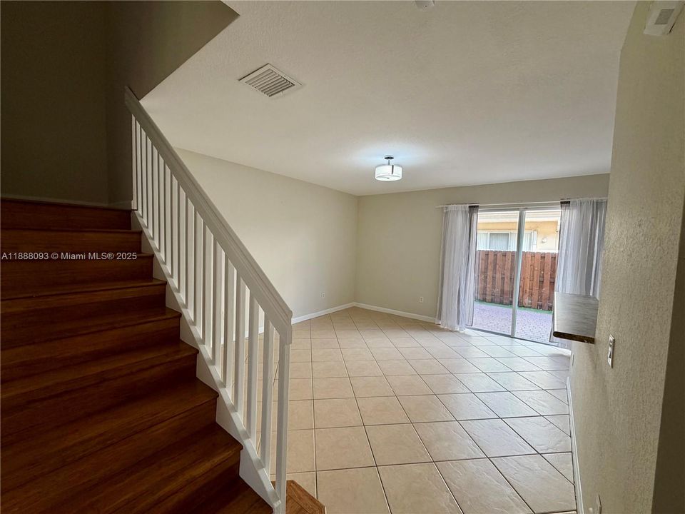 Active With Contract: $3,000 (3 beds, 2 baths, 1733 Square Feet)