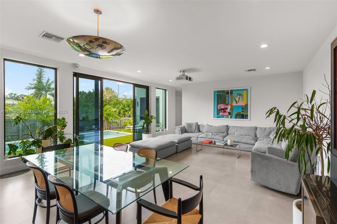 For Sale: $1,795,000 (4 beds, 3 baths, 2211 Square Feet)