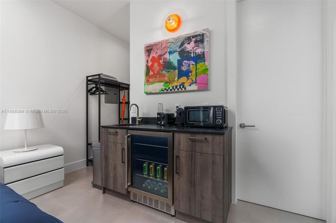 For Sale: $1,795,000 (4 beds, 3 baths, 2211 Square Feet)