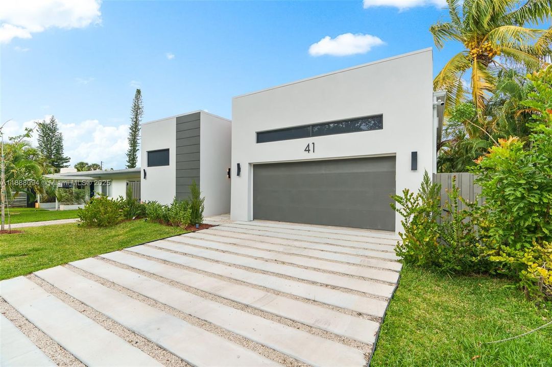 For Sale: $1,795,000 (4 beds, 3 baths, 2211 Square Feet)