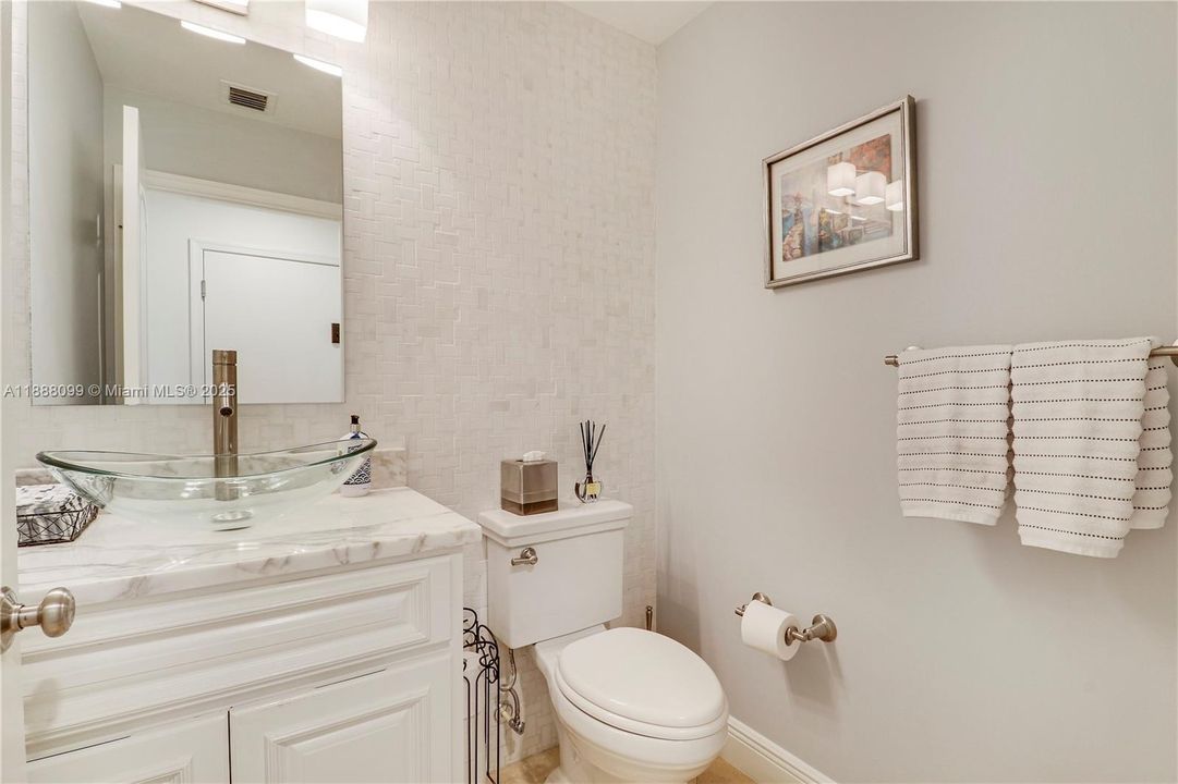 最近售出: $1,274,999 (4 贝兹, 2 浴室, 2928 平方英尺)