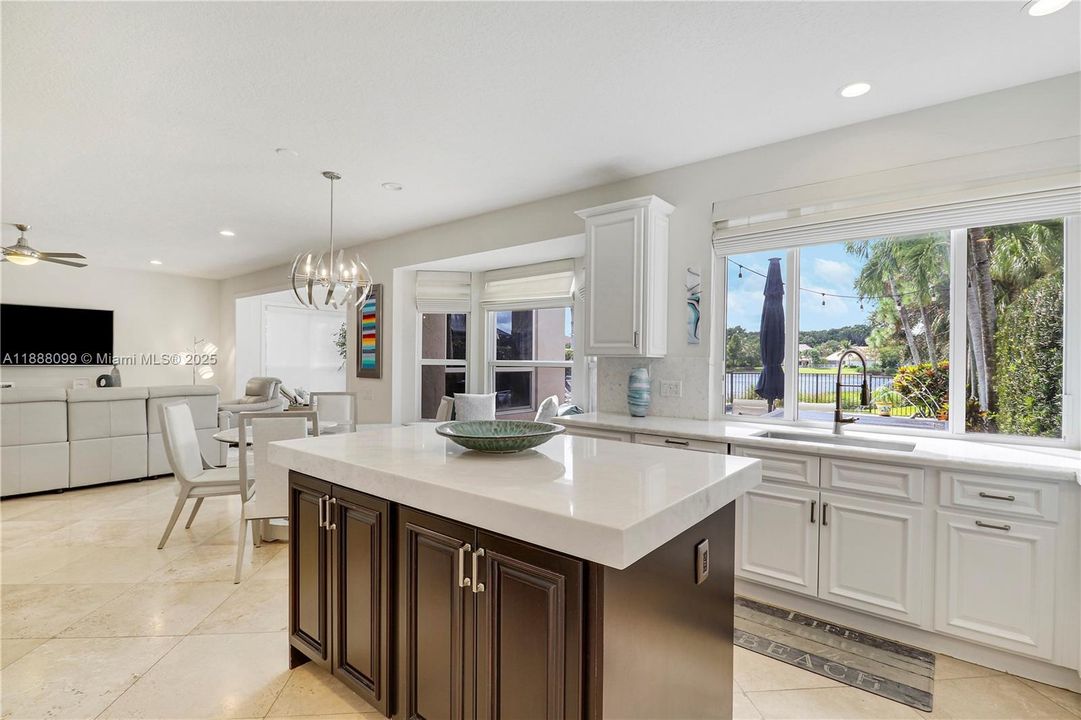 最近售出: $1,274,999 (4 贝兹, 2 浴室, 2928 平方英尺)