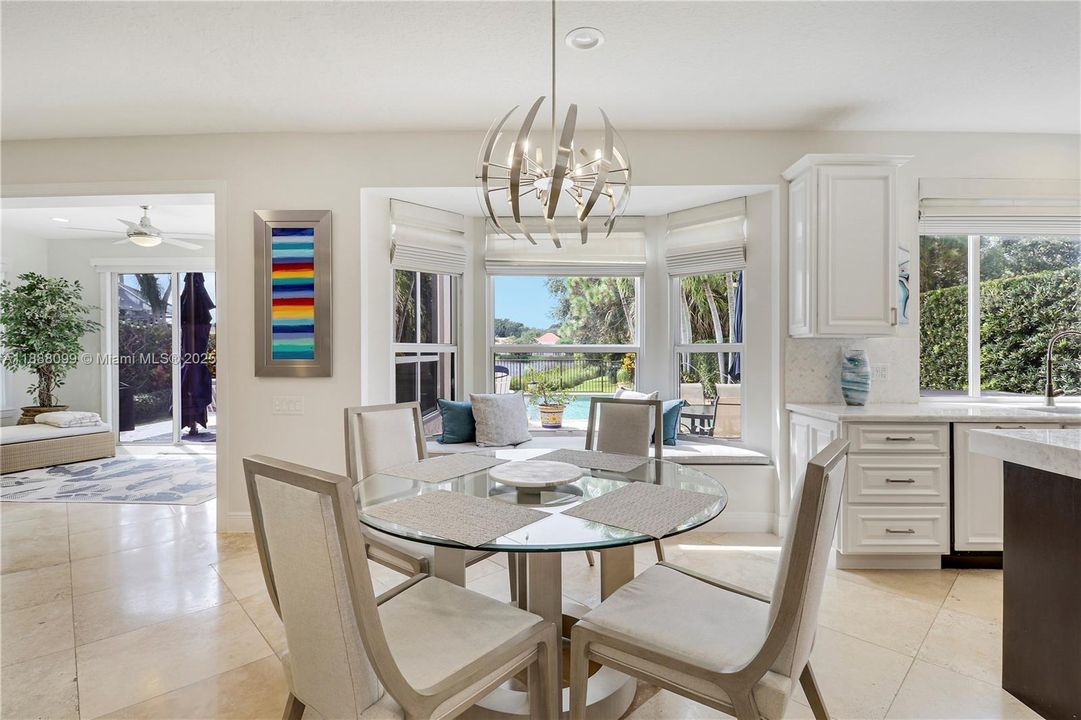 最近售出: $1,274,999 (4 贝兹, 2 浴室, 2928 平方英尺)