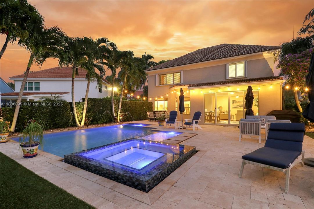 最近售出: $1,274,999 (4 贝兹, 2 浴室, 2928 平方英尺)