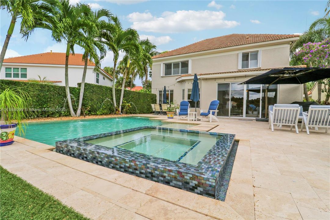 最近售出: $1,274,999 (4 贝兹, 2 浴室, 2928 平方英尺)