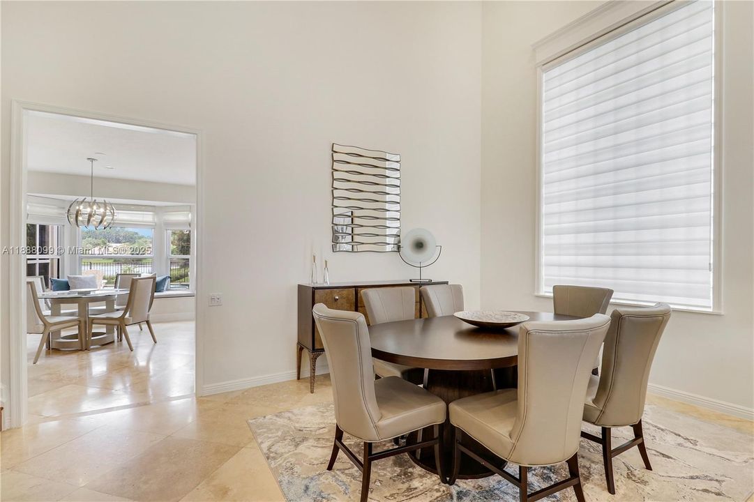 最近售出: $1,274,999 (4 贝兹, 2 浴室, 2928 平方英尺)