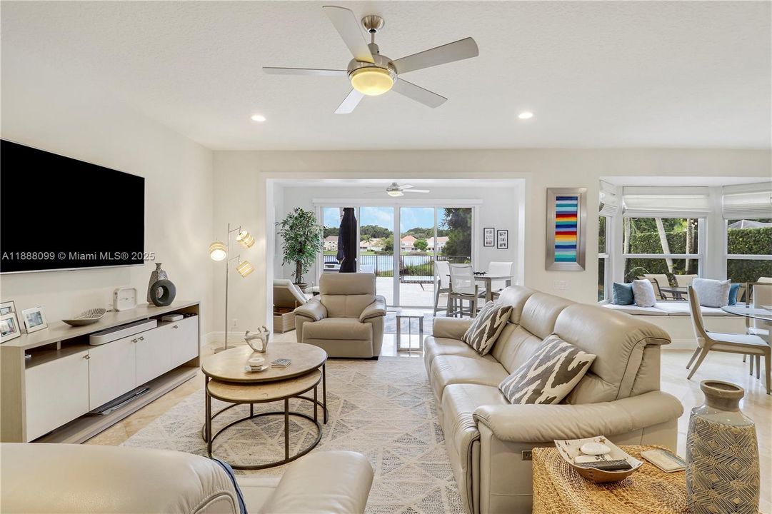 最近售出: $1,274,999 (4 贝兹, 2 浴室, 2928 平方英尺)