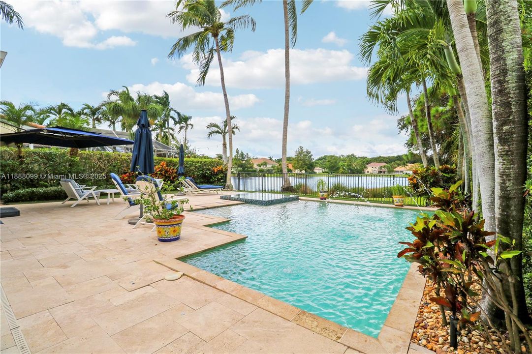 最近售出: $1,274,999 (4 贝兹, 2 浴室, 2928 平方英尺)