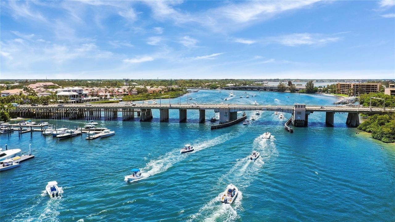 最近售出: $1,274,999 (4 贝兹, 2 浴室, 2928 平方英尺)