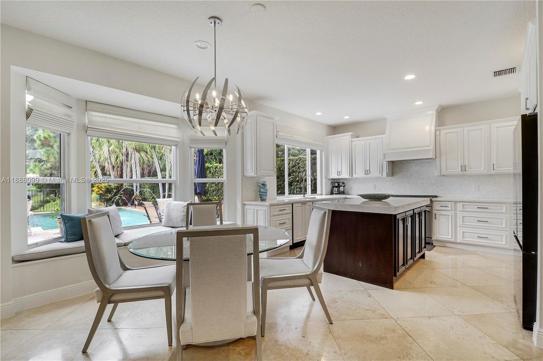 最近售出: $1,274,999 (4 贝兹, 2 浴室, 2928 平方英尺)