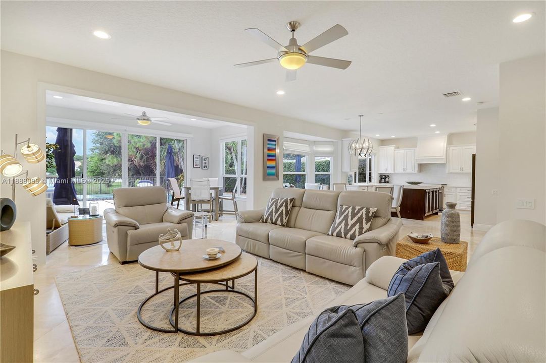 最近售出: $1,274,999 (4 贝兹, 2 浴室, 2928 平方英尺)