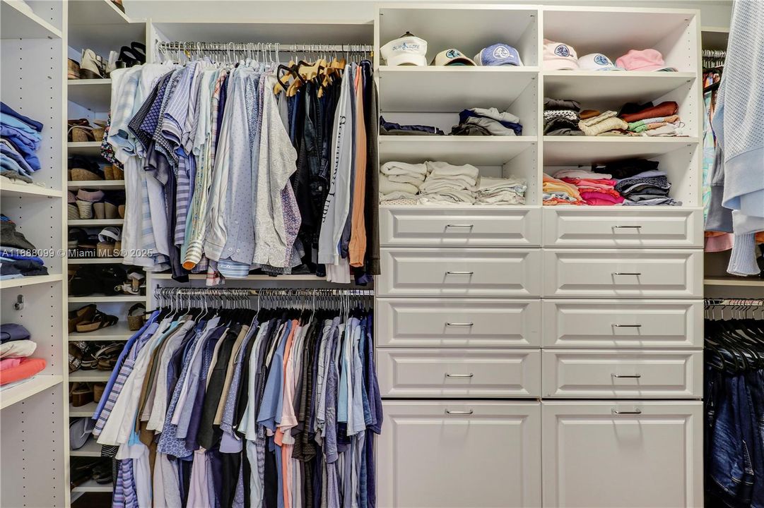 最近售出: $1,274,999 (4 贝兹, 2 浴室, 2928 平方英尺)