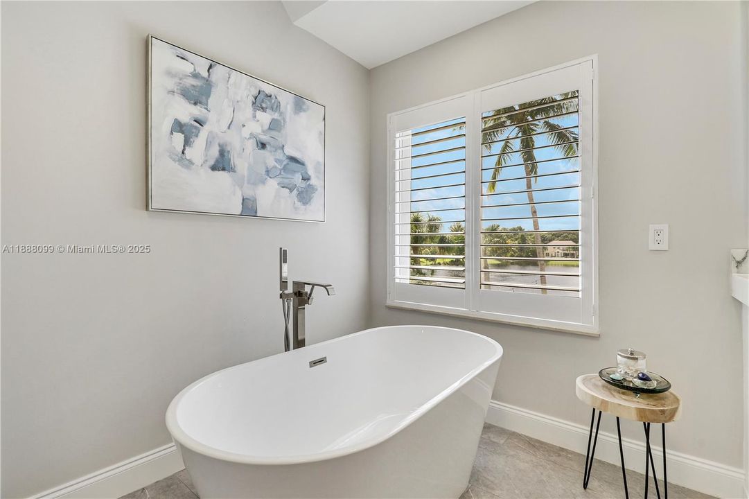 最近售出: $1,274,999 (4 贝兹, 2 浴室, 2928 平方英尺)