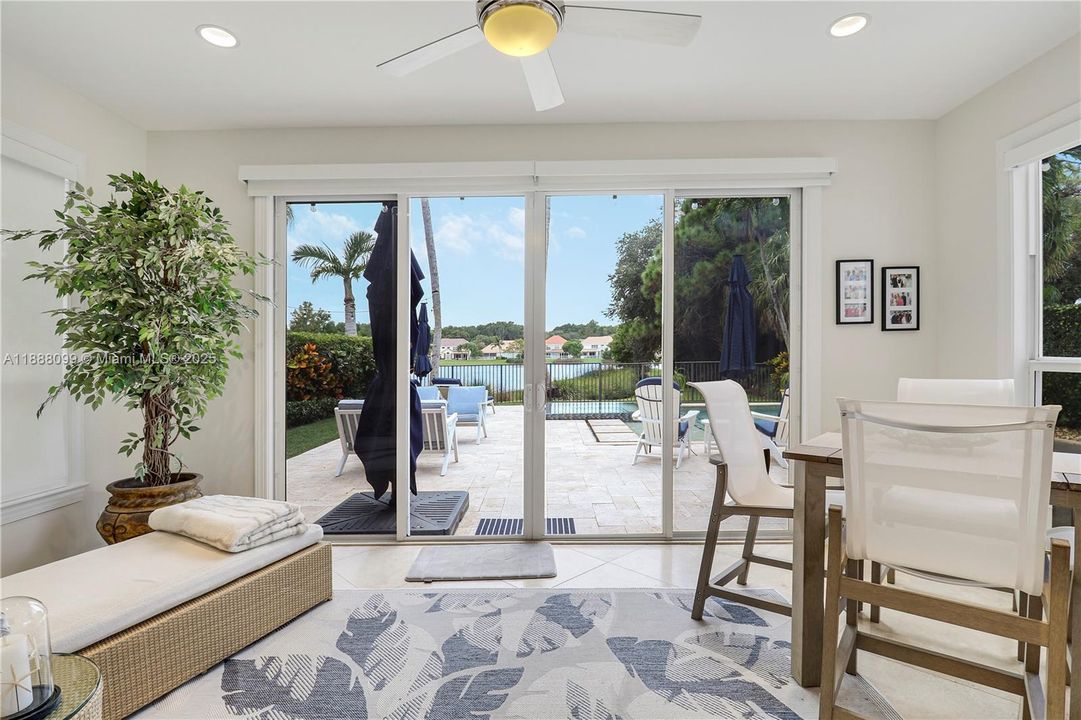 最近售出: $1,274,999 (4 贝兹, 2 浴室, 2928 平方英尺)