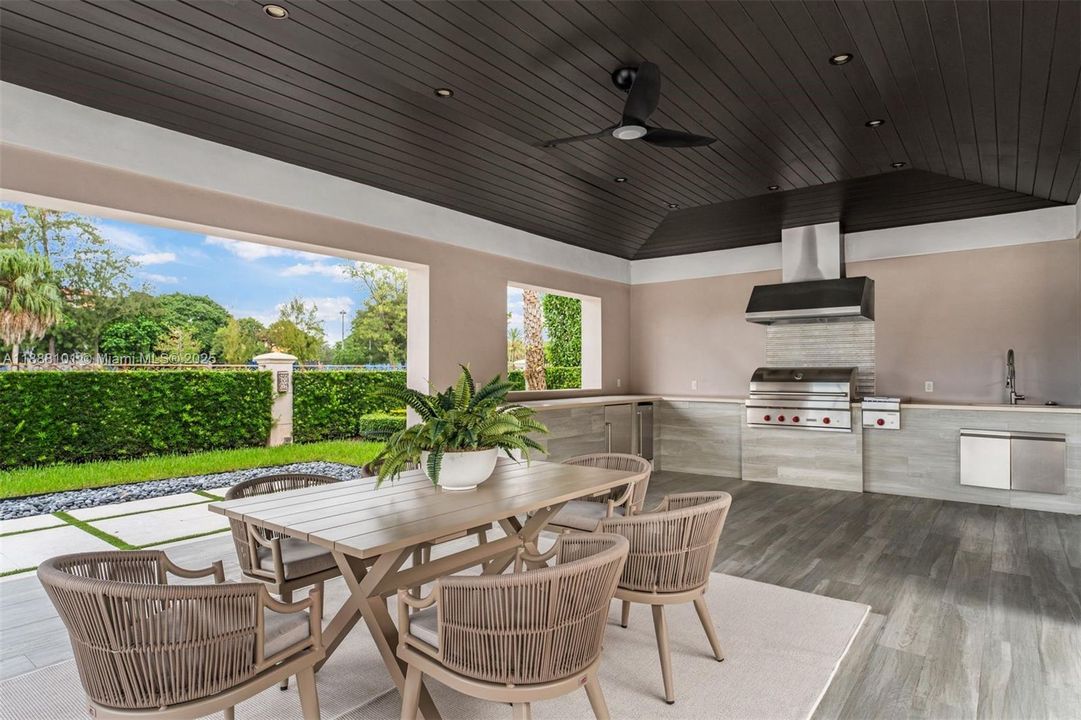 For Sale: $7,800,000 (6 beds, 5 baths, 7008 Square Feet)