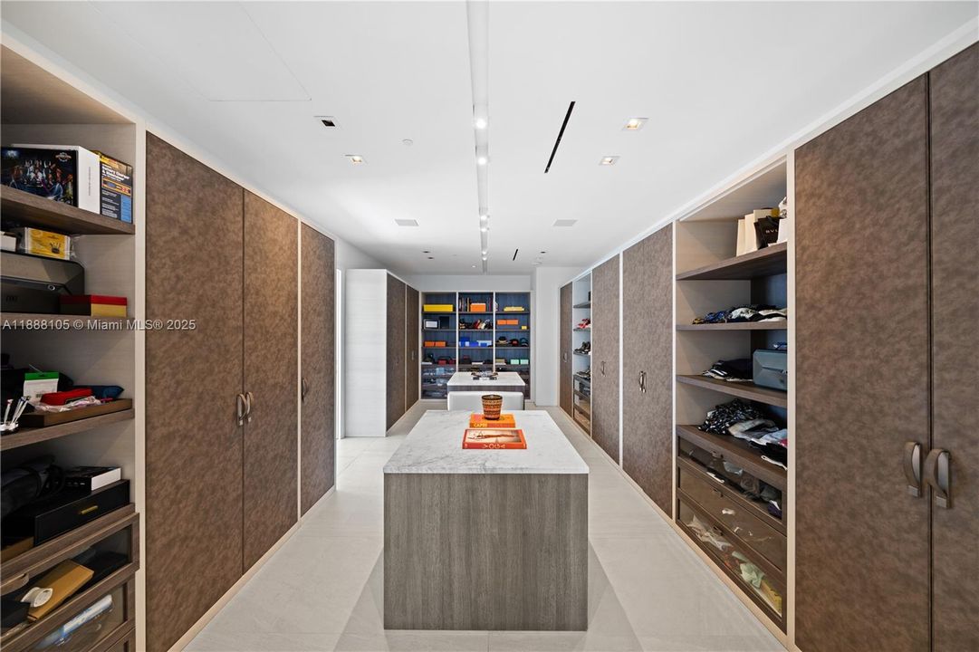 待售: $14,900,000 (6 贝兹, 7 浴室, 6106 平方英尺)