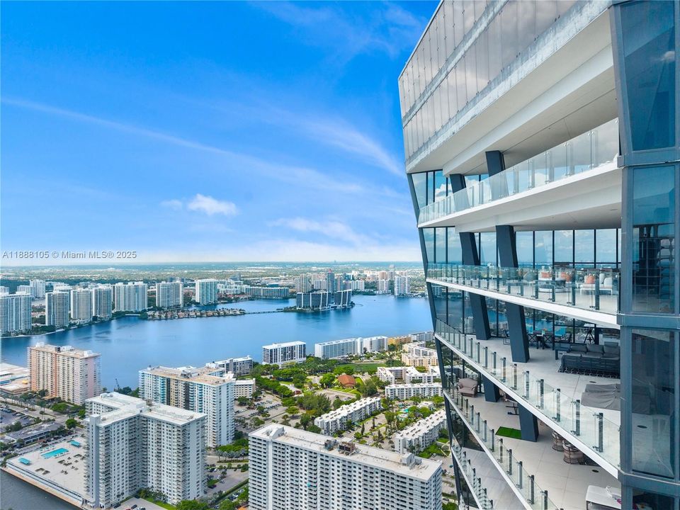 待售: $14,900,000 (6 贝兹, 7 浴室, 6106 平方英尺)