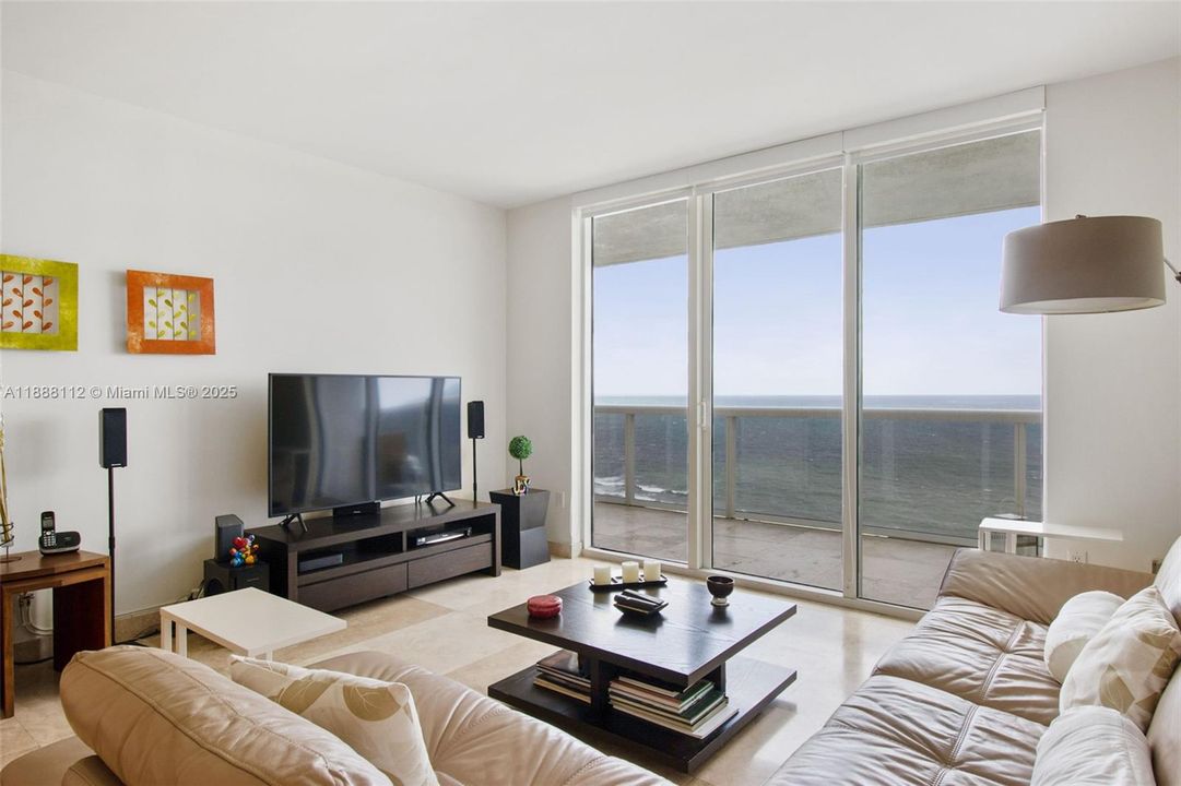 Active With Contract: $9,100 (3 beds, 3 baths, 1841 Square Feet)