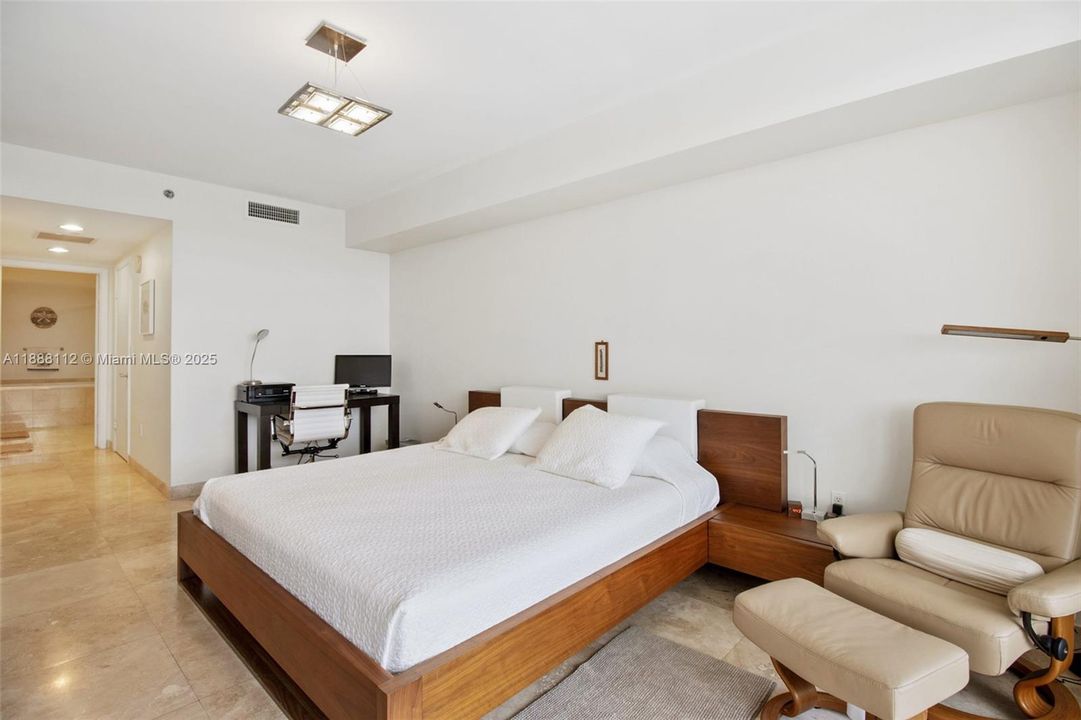 Active With Contract: $9,100 (3 beds, 3 baths, 1841 Square Feet)