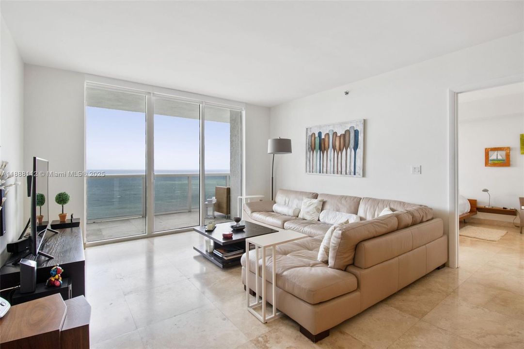 Active With Contract: $9,100 (3 beds, 3 baths, 1841 Square Feet)