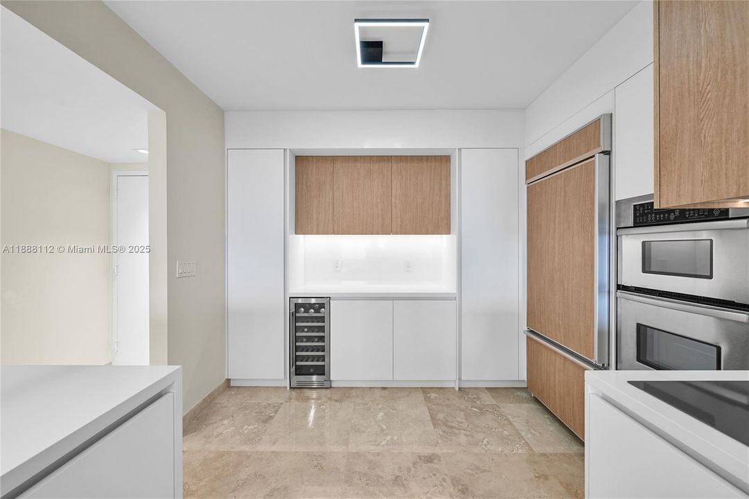 Active With Contract: $9,100 (3 beds, 3 baths, 1841 Square Feet)