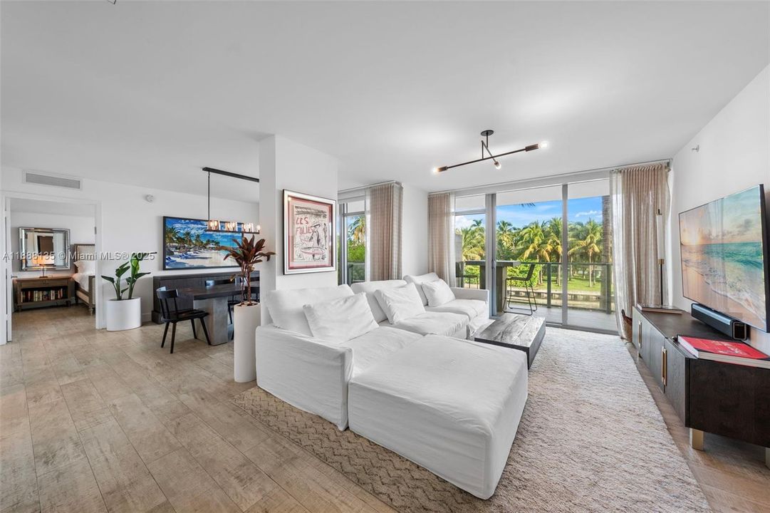 For Sale: $2,389,000 (2 beds, 2 baths, 1440 Square Feet)