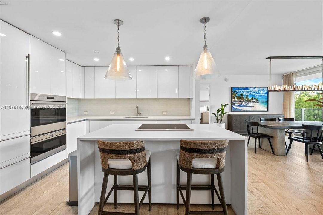 For Sale: $2,389,000 (2 beds, 2 baths, 1440 Square Feet)