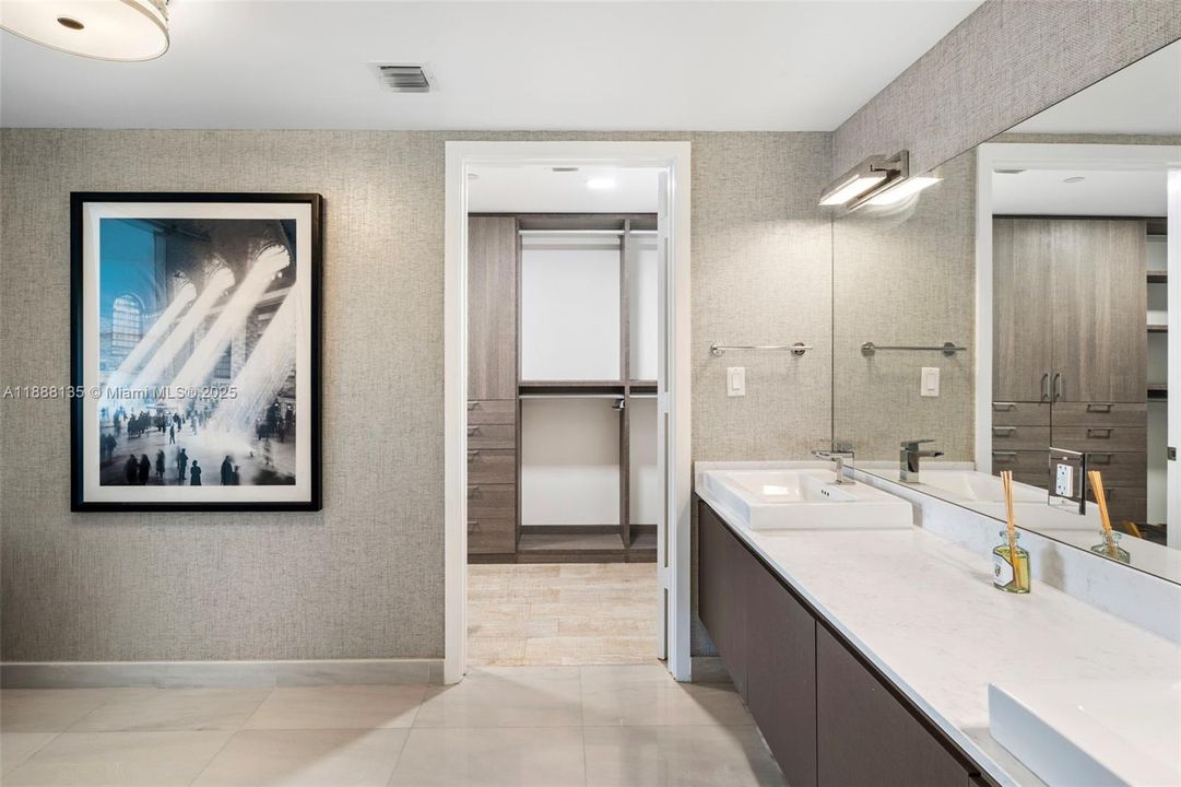 For Sale: $2,389,000 (2 beds, 2 baths, 1440 Square Feet)