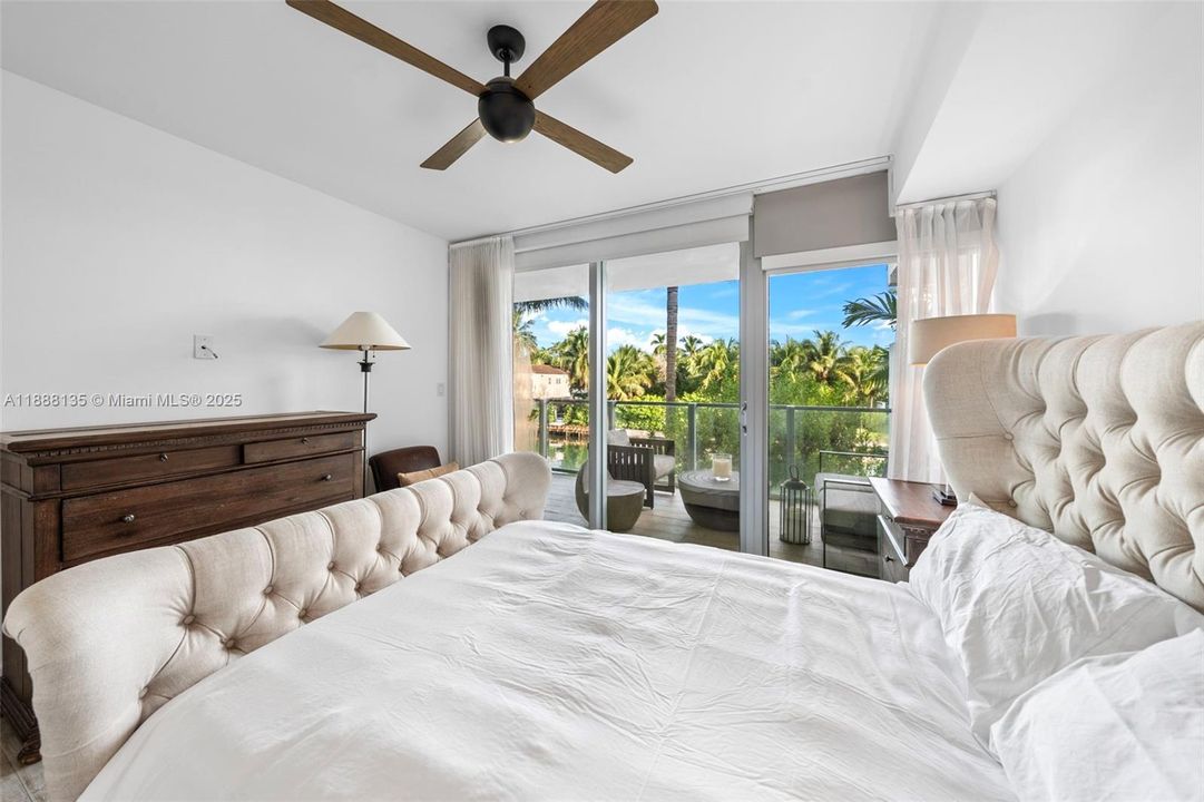 For Sale: $2,389,000 (2 beds, 2 baths, 1440 Square Feet)