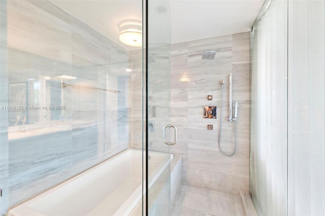 For Sale: $2,389,000 (2 beds, 2 baths, 1440 Square Feet)