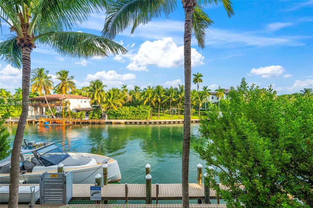 For Sale: $2,389,000 (2 beds, 2 baths, 1440 Square Feet)