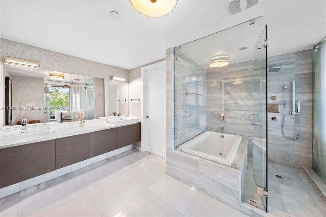 For Sale: $2,389,000 (2 beds, 2 baths, 1440 Square Feet)