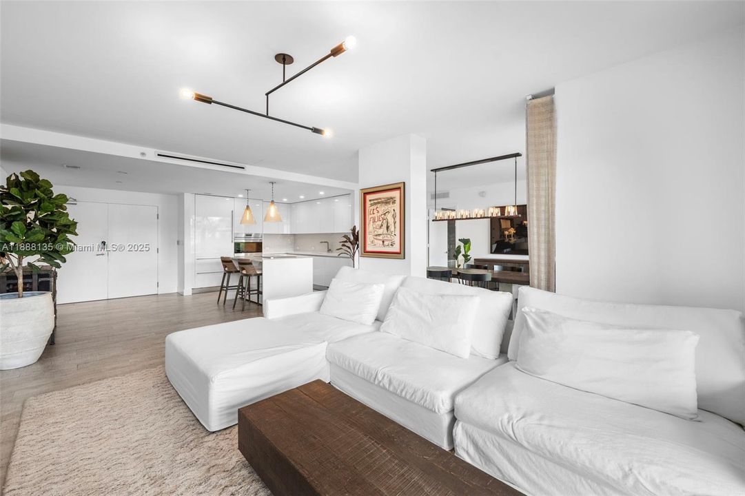 For Sale: $2,389,000 (2 beds, 2 baths, 1440 Square Feet)