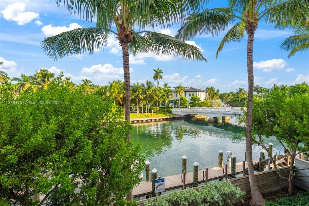 For Sale: $2,389,000 (2 beds, 2 baths, 1440 Square Feet)