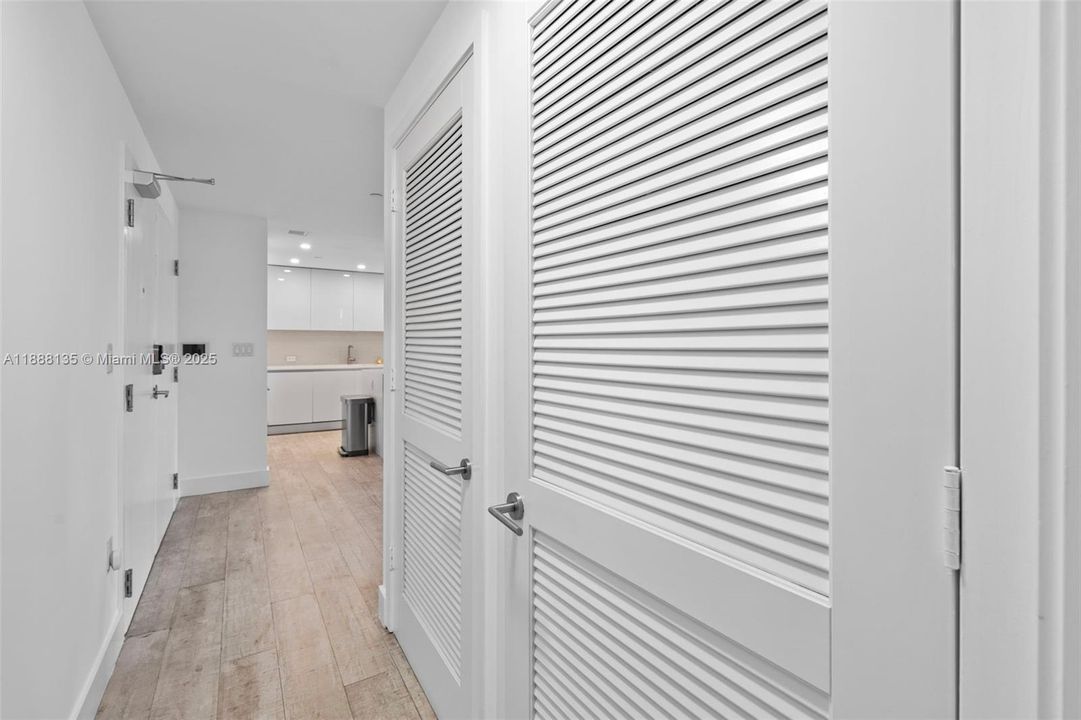 For Sale: $2,389,000 (2 beds, 2 baths, 1440 Square Feet)