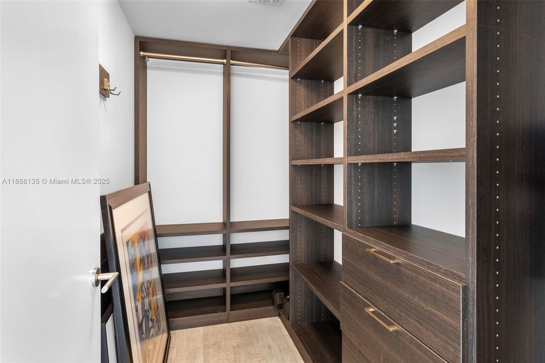 For Sale: $2,389,000 (2 beds, 2 baths, 1440 Square Feet)