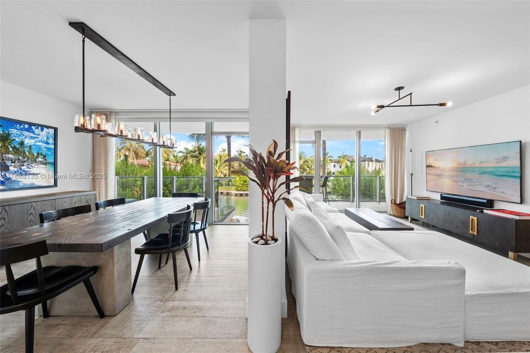 For Sale: $2,389,000 (2 beds, 2 baths, 1440 Square Feet)