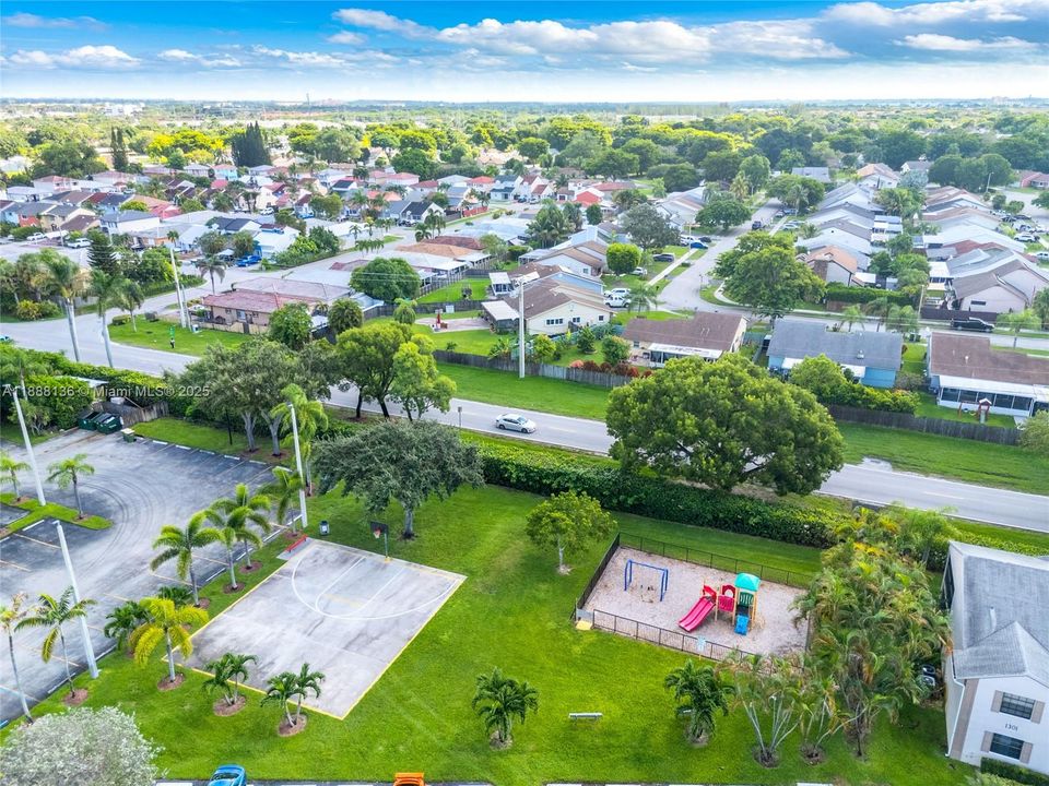 Active With Contract: $240,000 (3 beds, 2 baths, 1195 Square Feet)