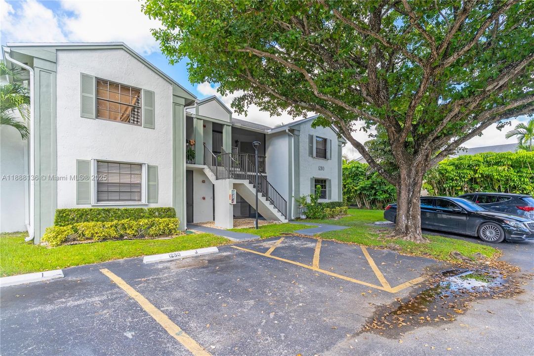 Active With Contract: $240,000 (3 beds, 2 baths, 1195 Square Feet)