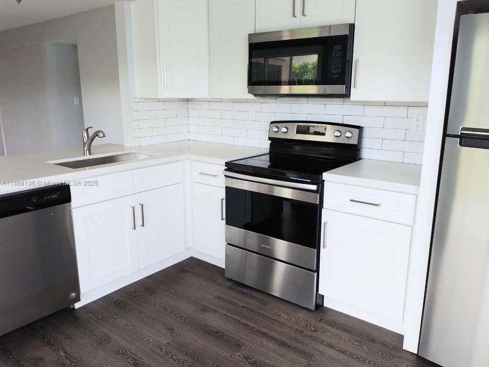 Active With Contract: $240,000 (3 beds, 2 baths, 1195 Square Feet)